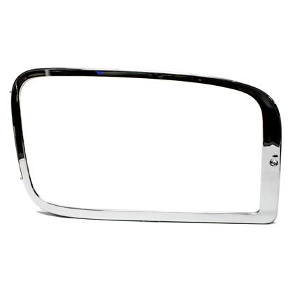 Moldura do Farol Mercedes Axor 2005 a 2019 Lado Passageiro - Nino - A-10